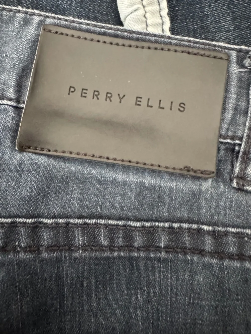 Perry Ellis Men's Dark Wash Straight Leg 5-Pocket Jeans 38x32